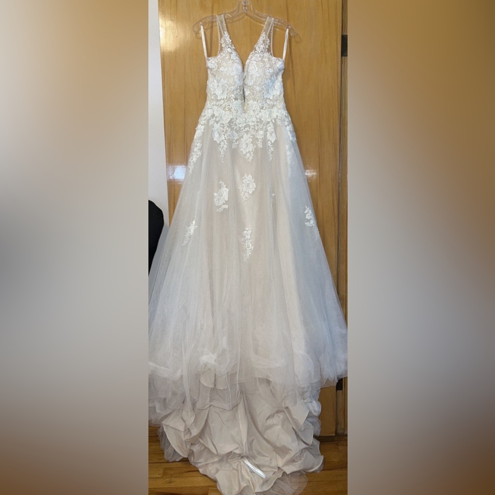 White Lace Bridal Gown